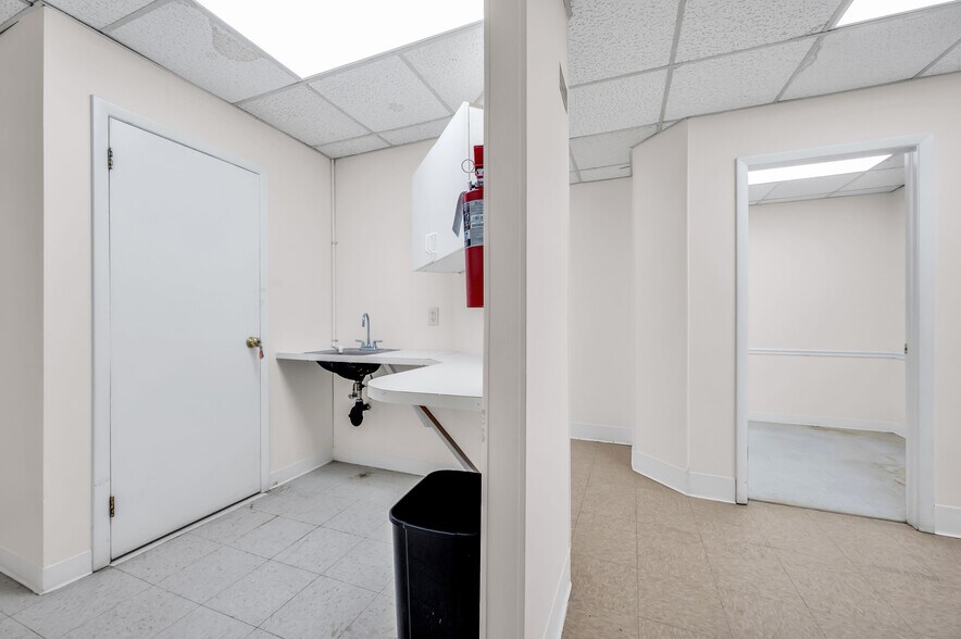 More Photos Of 102-104 S Main St, Manville Office Residential For Lease