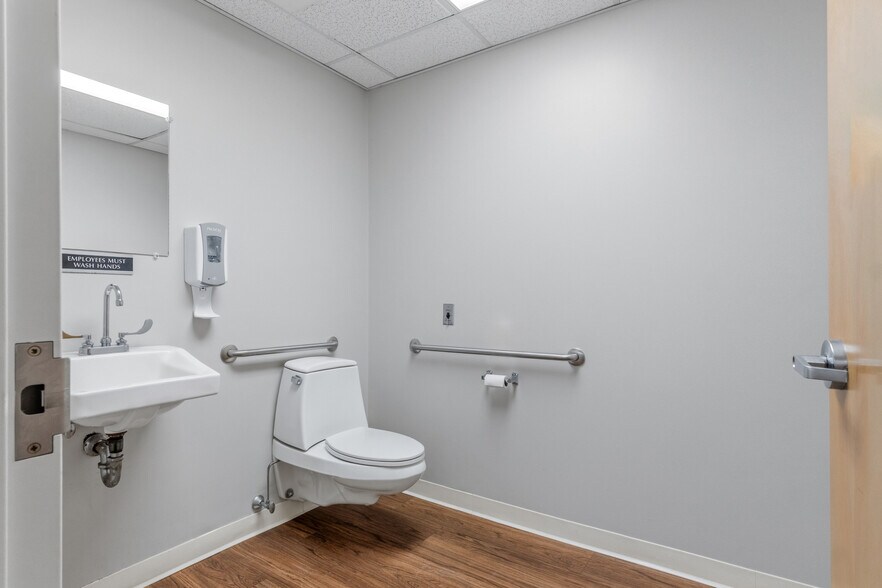More Photos Of 320 Phillips St, North Kingstown Medical For Sale