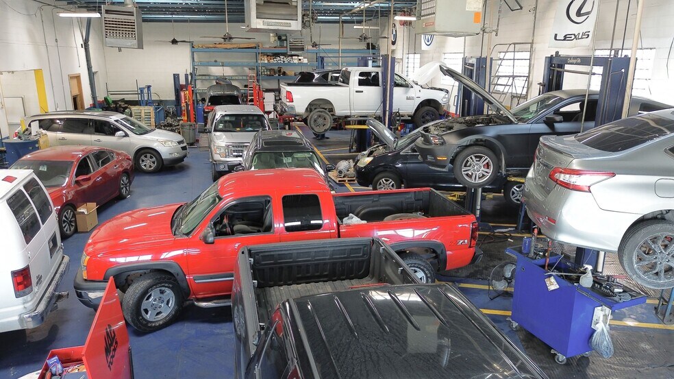 More Photos Of 5000 W Cermak Rd, Cicero Auto Repair For Sale