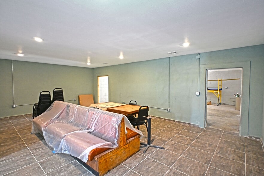 More Photos Of S 2162 S WW White Rd, San Antonio Restaurant For Sale
