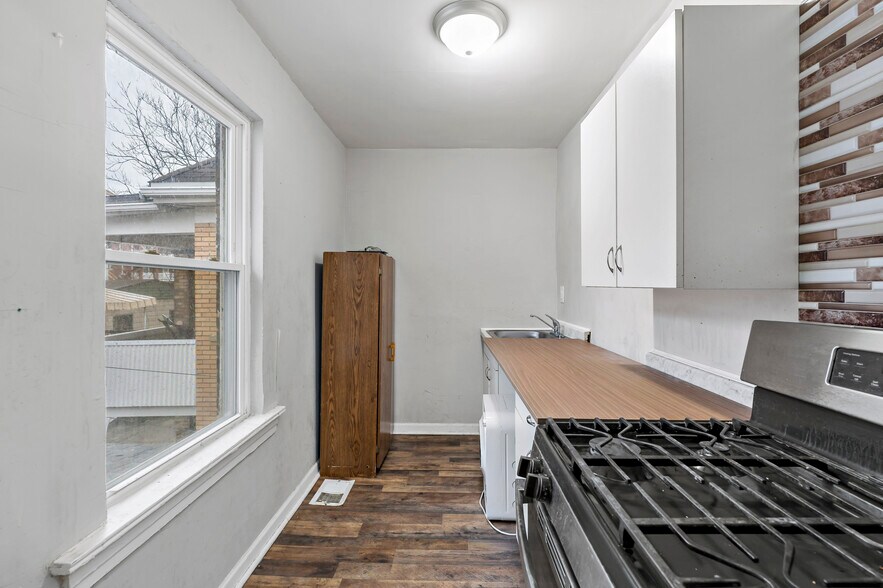 More Photos Of 848 Duss Ave, Ambridge Storefront Retail Residential For Sale