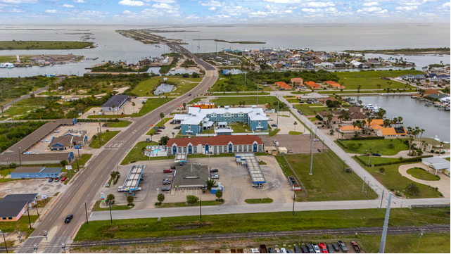 More Photos Of 355 E Goodnight Ave, Aransas Pass Hotel For Sale