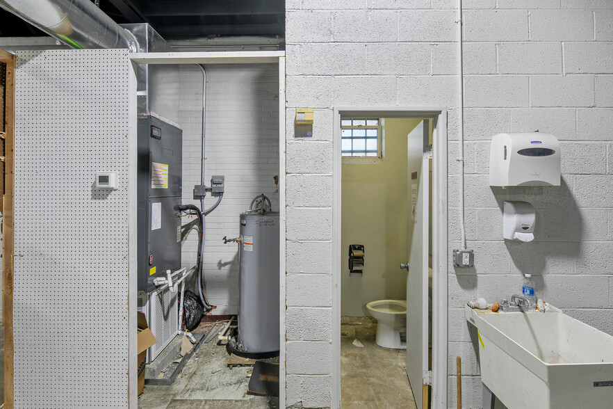 More Photos Of 301 Robeson St, Fayetteville Freestanding For Sale