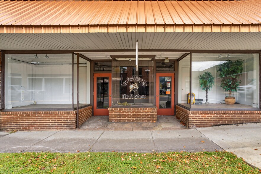 More Photos Of 101 W Laurel Ave, Damascus General Retail For Sale