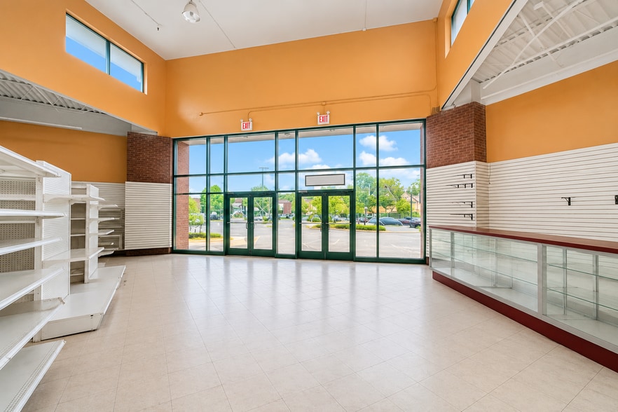 More Photos Of 4255-4285 Amboy Rd, Staten Island General Retail For Lease