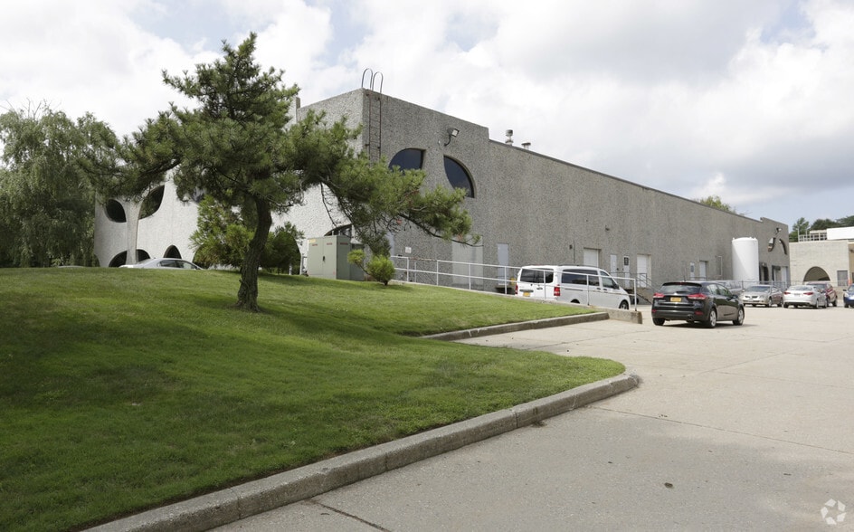 More Photos Of 80 Davids Dr, Hauppauge Warehouse For Sale