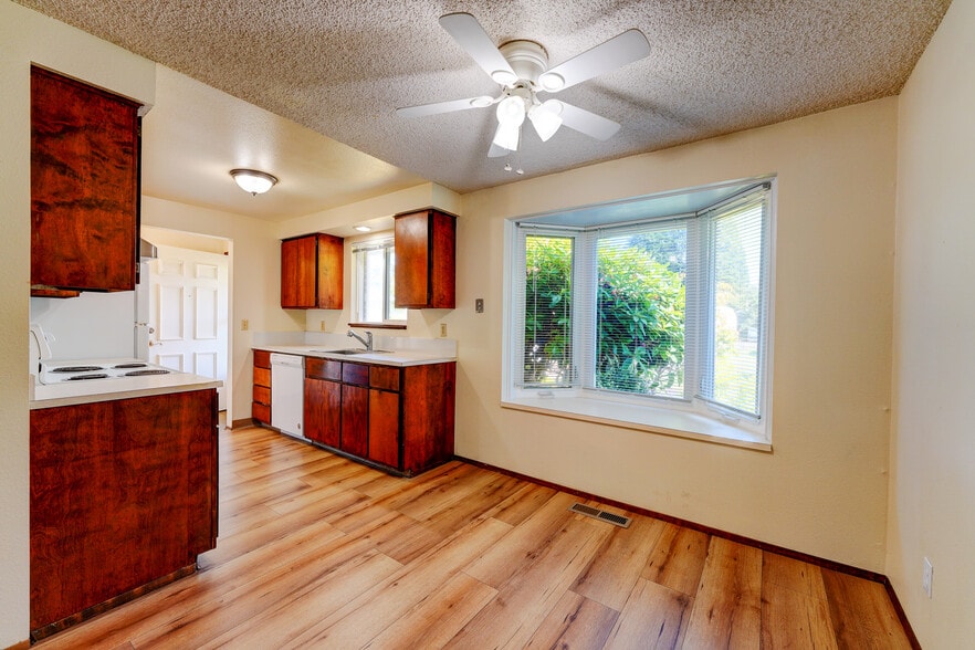 More Photos Of 1397-1407 SE 130th Ave, Portland Apartments For Sale