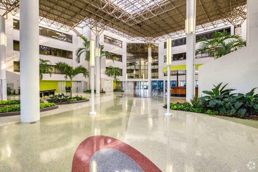 More Photos Of 405 N Reo St, Tampa Office For Lease
