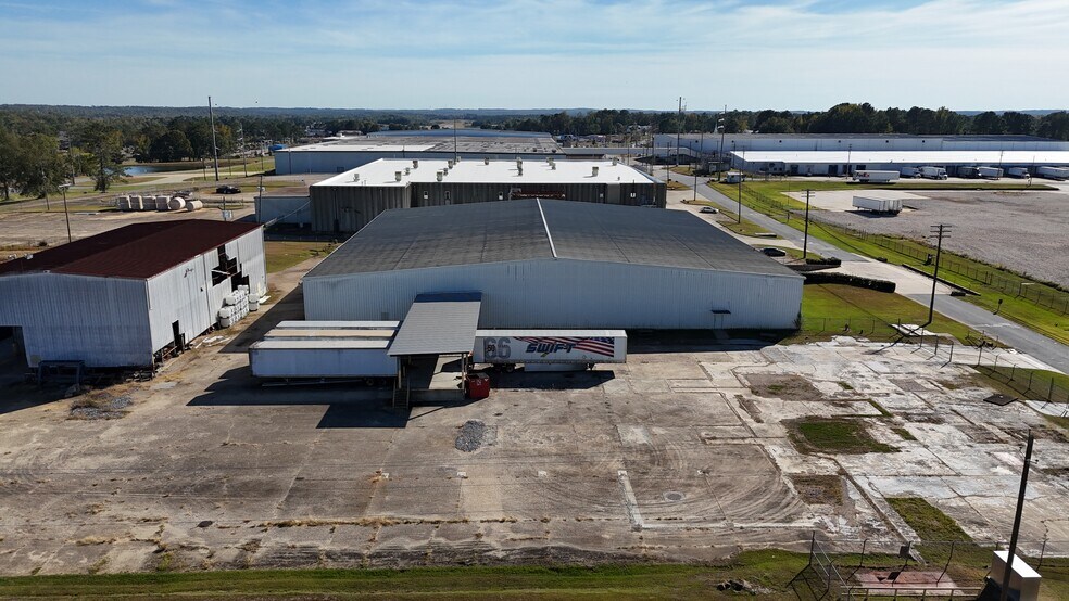 More Photos Of 215 7th Way, Alexander City Distribution For Sale