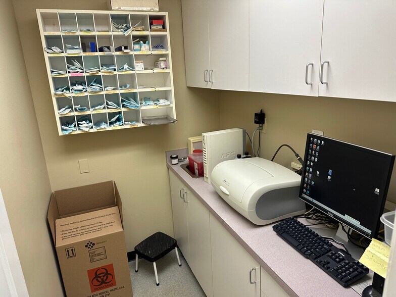 More Photos Of 1004 Princetown Rd, Schenectady Office For Lease