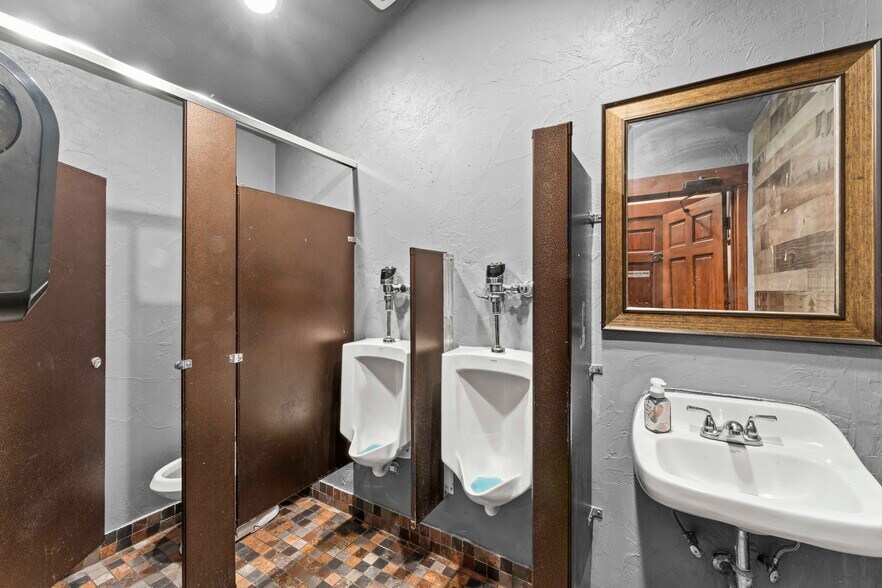 More Photos Of 88 N Main St, Washington Storefront Retail Residential For Sale