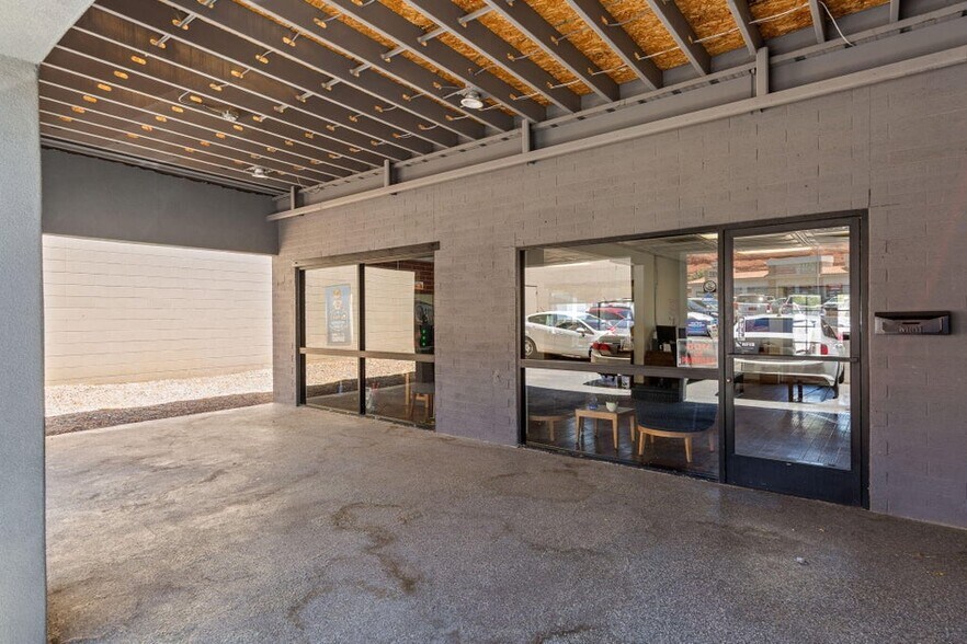 More Photos Of 222 N Bluff St, St George General Retail For Sale