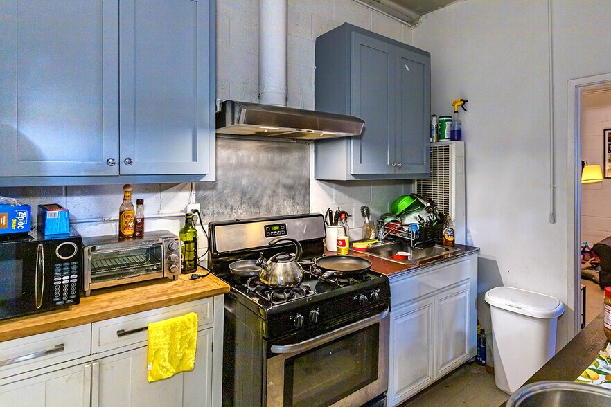 More Photos Of 12561-12563 Persing Dr, Whittier Showroom For Sale
