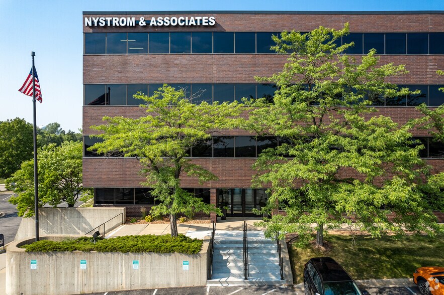 More Photos Of 13100 Wayzata Blvd, Minnetonka Office For Lease