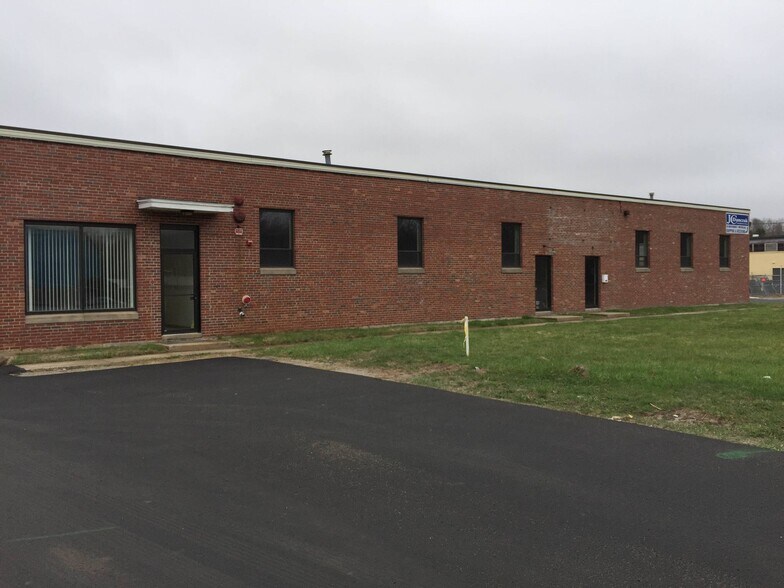 More Photos Of 66-68 S Broad St, Westfield Distribution For Lease