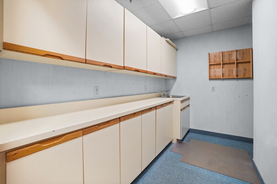 More Photos Of 725 Reservoir Ave, Cranston Medical For Lease