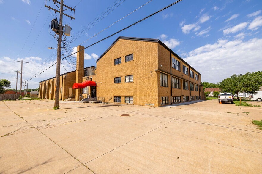 More Photos Of 856 S Green St, Wichita Religious Facility For Sale