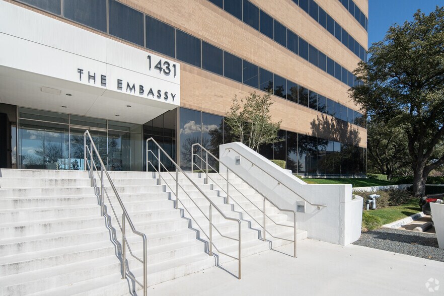 More Photos Of 1431 Greenway Dr, Irving Office For Lease