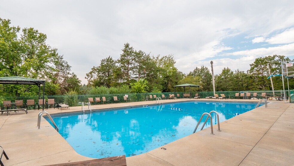 More Photos Of 509 LB Cook Memorial Dr, Theodosia Hotel For Sale