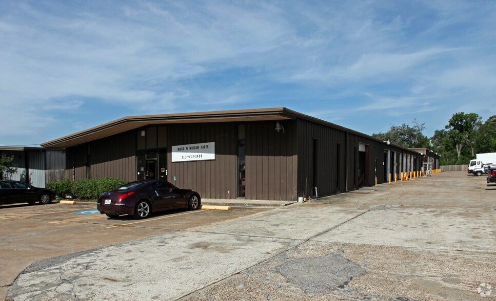 More Photos Of 1201 Upland Dr, Houston Warehouse For Lease