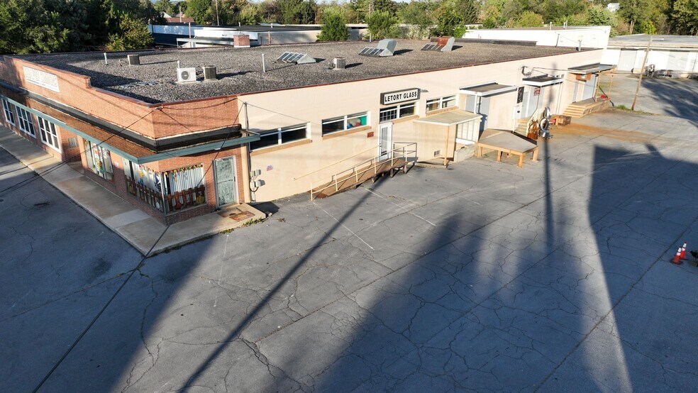 More Photos Of 405 N East St, Carlisle Distribution For Lease