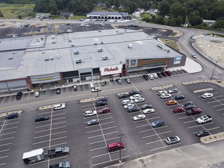 More Photos Of 2600 Middletown Commons, White Hall Storefront For Lease