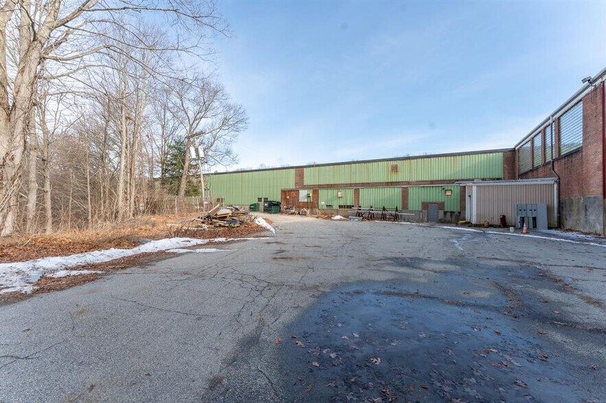 More Photos Of 30 Harris St, Putnam Warehouse For Sale