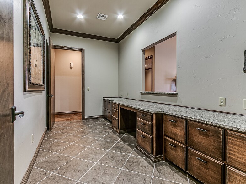 More Photos Of 2929 NW 156th St, Oklahoma City Office For Lease