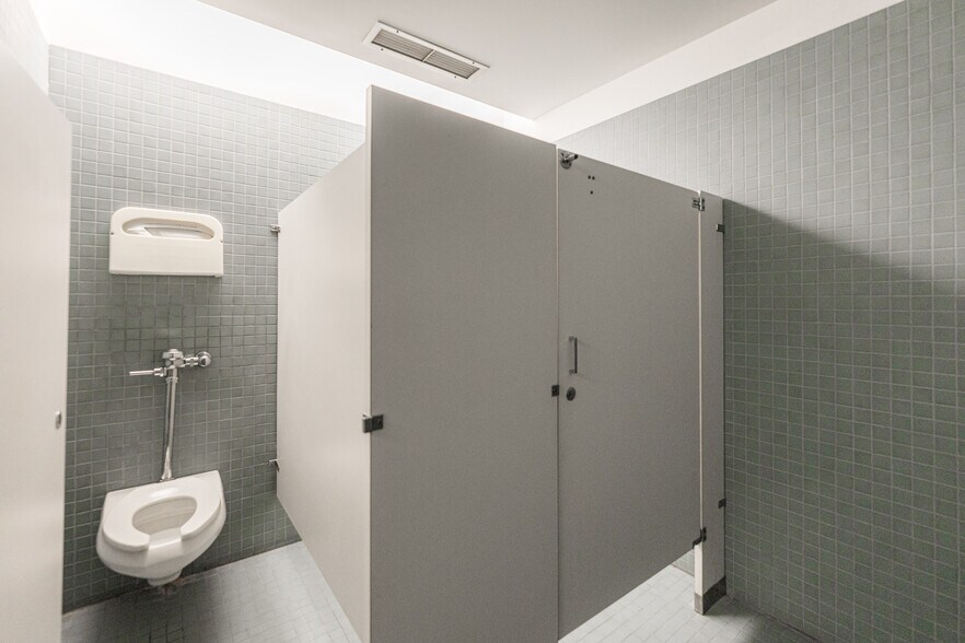 More Photos Of 290 Springfield Dr, Bloomingdale Medical For Lease