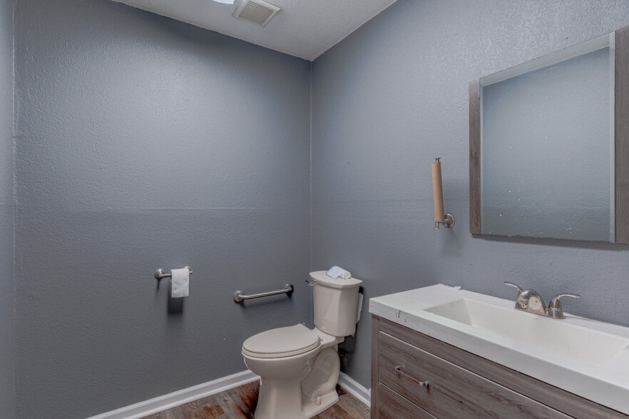 More Photos Of 301 Burke Ave, Jonesboro Warehouse For Sale