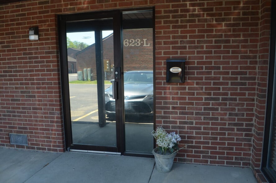 More Photos Of 623 Park Meadow Rd, Westerville Office For Lease