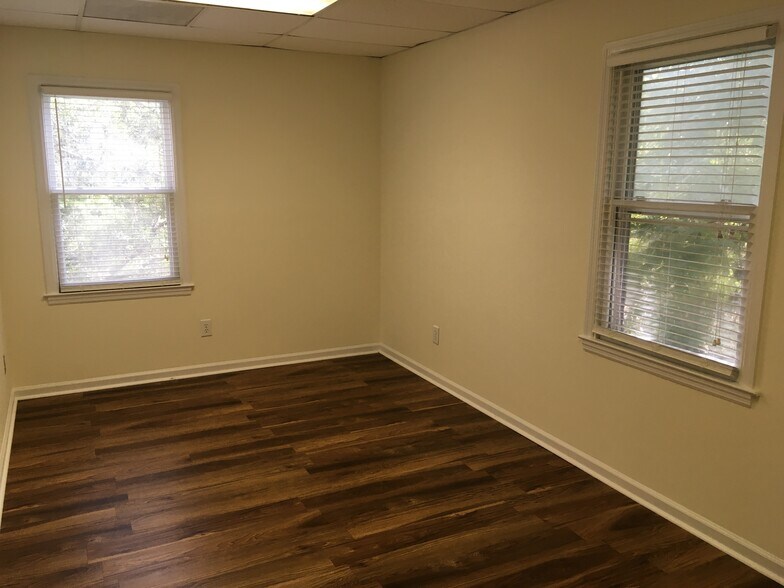 More Photos Of 2225 Ashley Crossing Dr, Charleston Office Residential For Lease