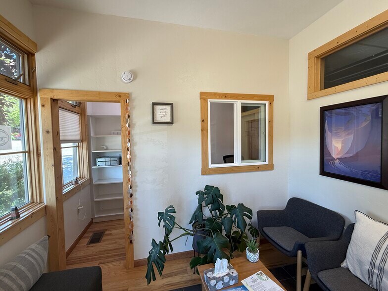 More Photos Of 195 S Lena St, Ridgway Medical For Sale