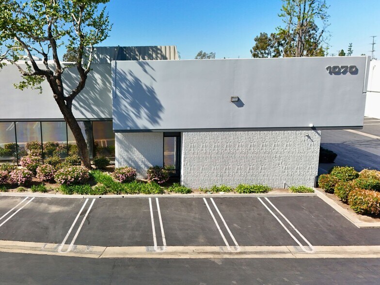 More Photos Of 1060-1072 N Kraemer Pl, Anaheim Manufacturing For Lease