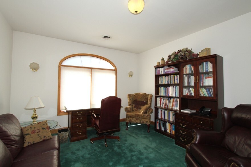 More Photos Of 6110 N Port Washington Rd, Milwaukee Office For Lease