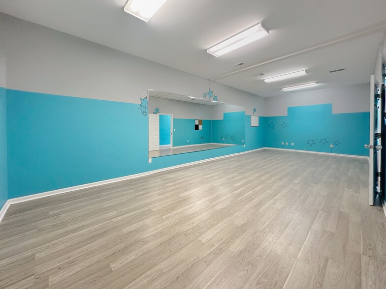 More Photos Of 1246 Old State Route 74, Batavia Storefront Retail Office For Lease