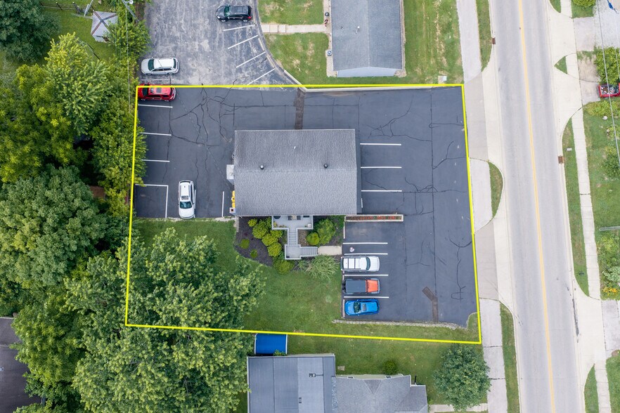 More Photos Of 2312 S Rogers St, Bloomington Freestanding For Sale