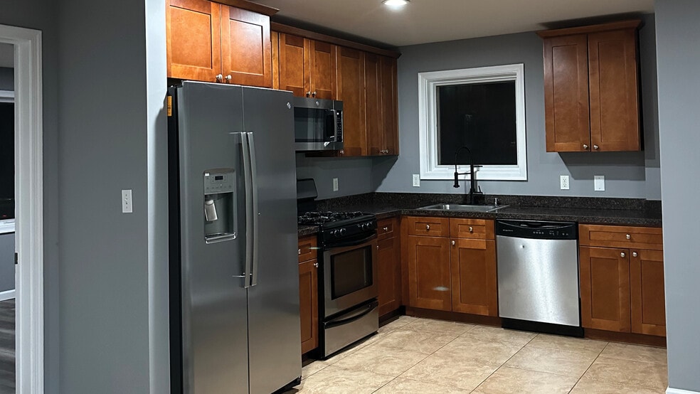 More Photos Of 148 Greenwich St, Hempstead Apartments For Sale