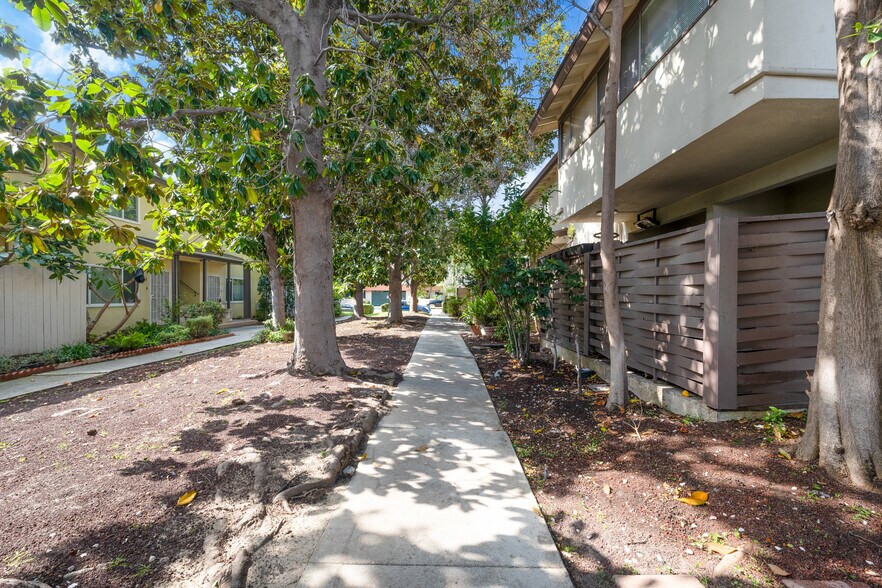 More Photos Of 14007 Moorpark St, Sherman Oaks Apartments For Sale