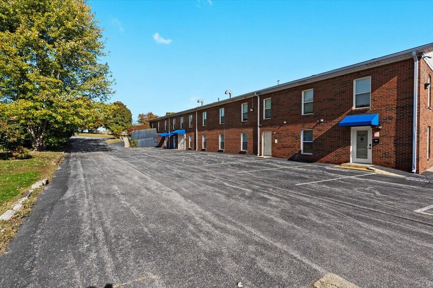 More Photos Of 617 Mulberry St, Elizabethtown Office For Sale