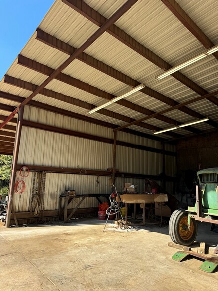More Photos Of 820 Sligo St, Woodville Auto Repair For Sale