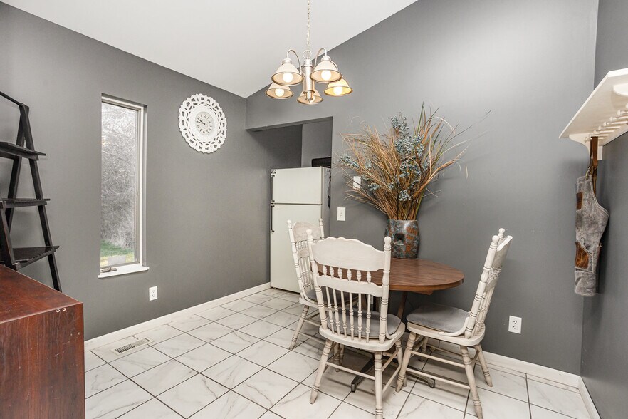 More Photos Of 3266 Fashion Square Blvd, Saginaw Freestanding For Sale