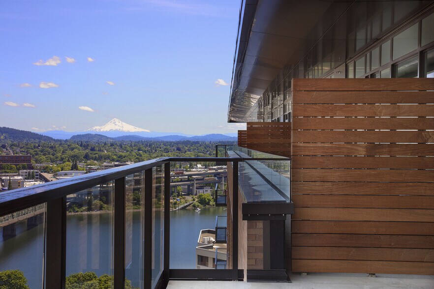 More Photos Of 140 SW Columbia St, Portland Apartments For Lease