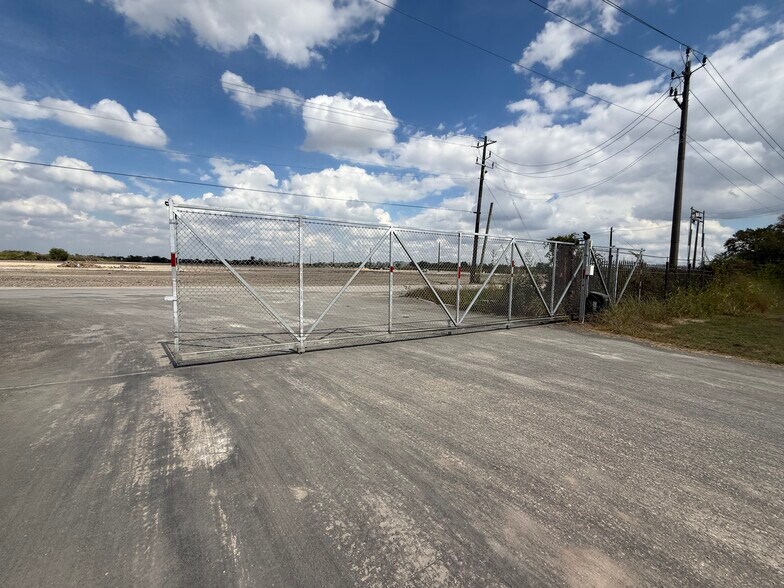 More Photos Of 5210 Fuqua St, Houston Land For Lease