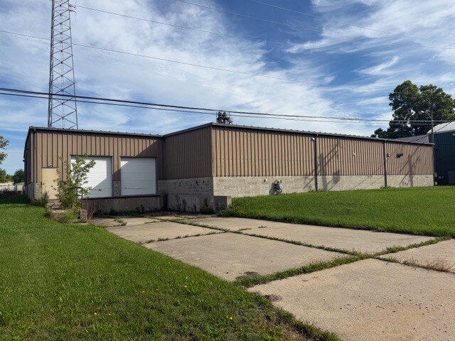 Primary Photo Of 352 County Center st, Lapeer Flex For Sale
