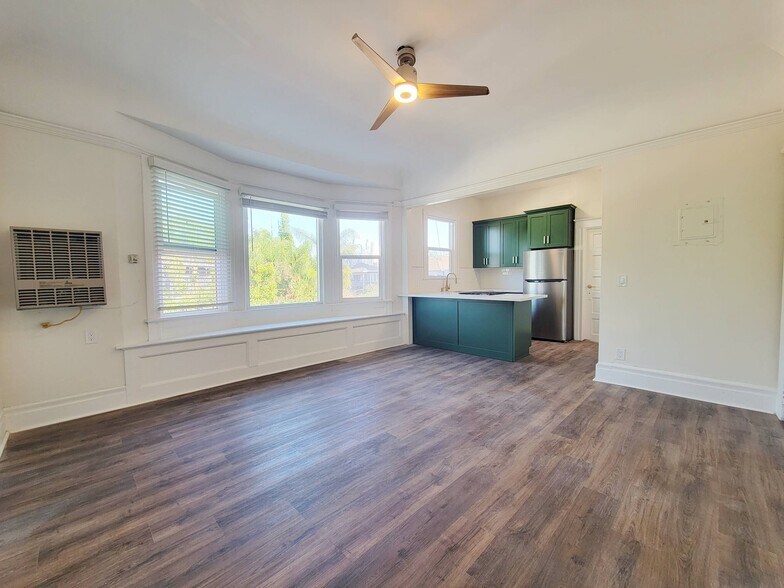 More Photos Of 1304 W 17th St, Los Angeles Multifamily For Sale