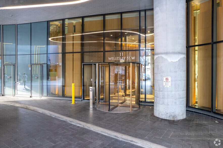 More Photos Of 15 Wellesley St W, Toronto Office For Lease