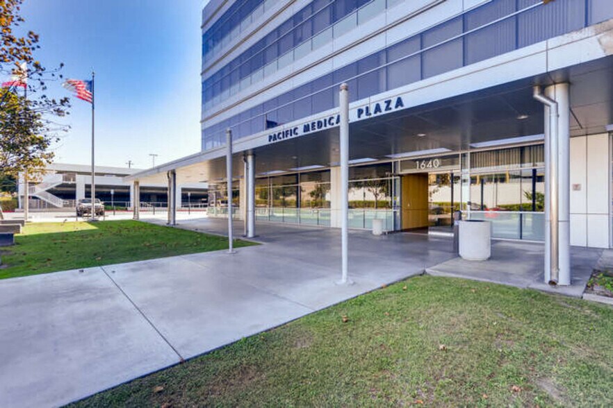 More Photos Of 1640 Newport Blvd, Costa Mesa Medical For Lease