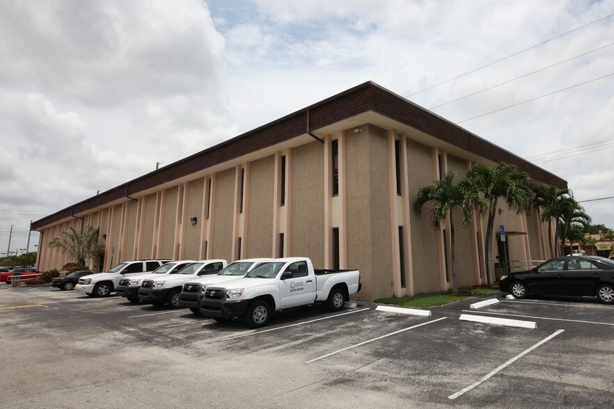 More Photos Of 2880 W Oakland Park Blvd, Fort Lauderdale Office Residential For Lease
