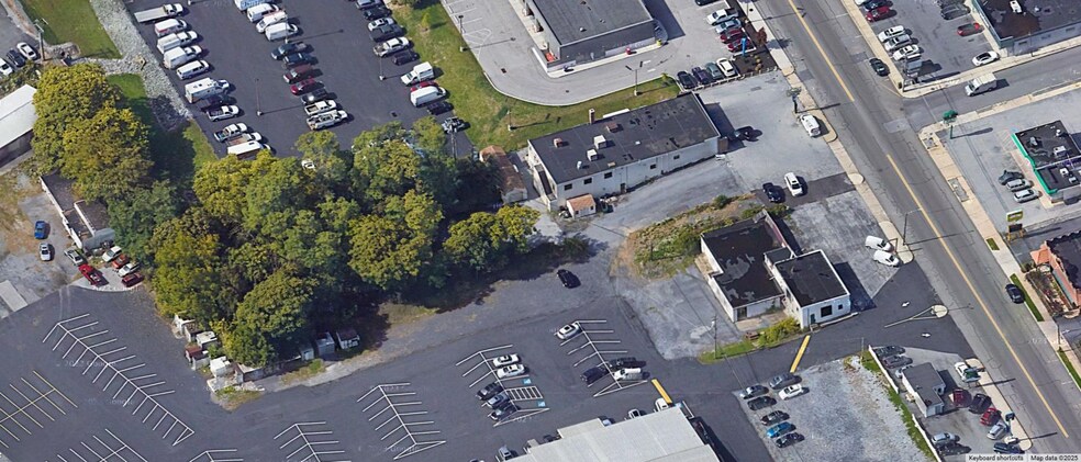 More Photos Of 1000 Market St, Lemoyne Freestanding For Sale